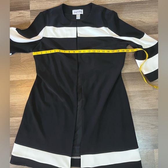 Joseph Ribkoff Black/Vanilla Cover-Up Style SZ 10 - Picture 4 of 11